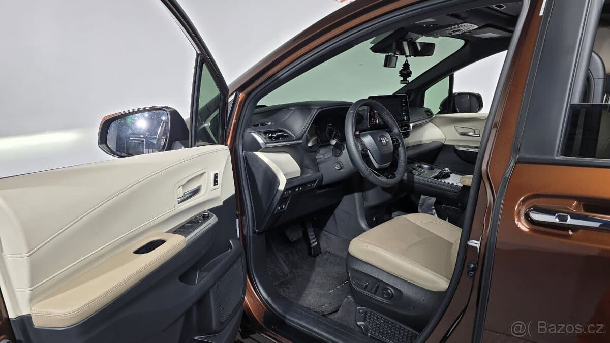 2023 Toyota SIENNA - 10