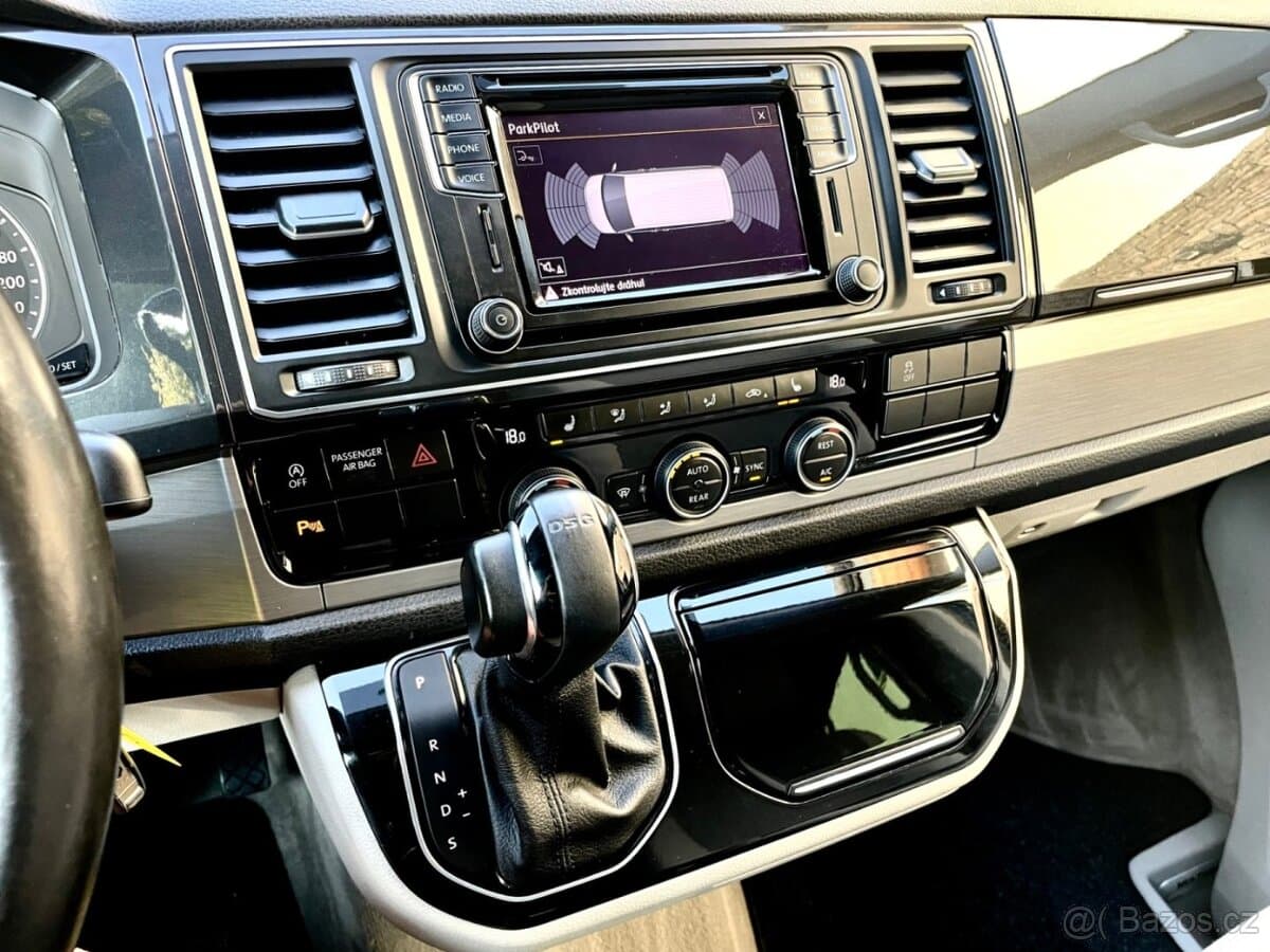 2015 Volkswagen MULTIVAN - 10