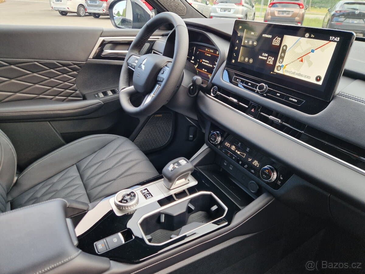 2026 Mitsubishi OUTLANDER - 10