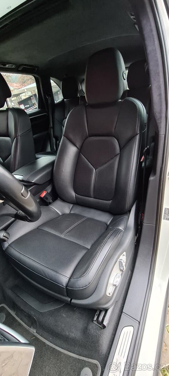 2011 Porsche CAYENNE - 10