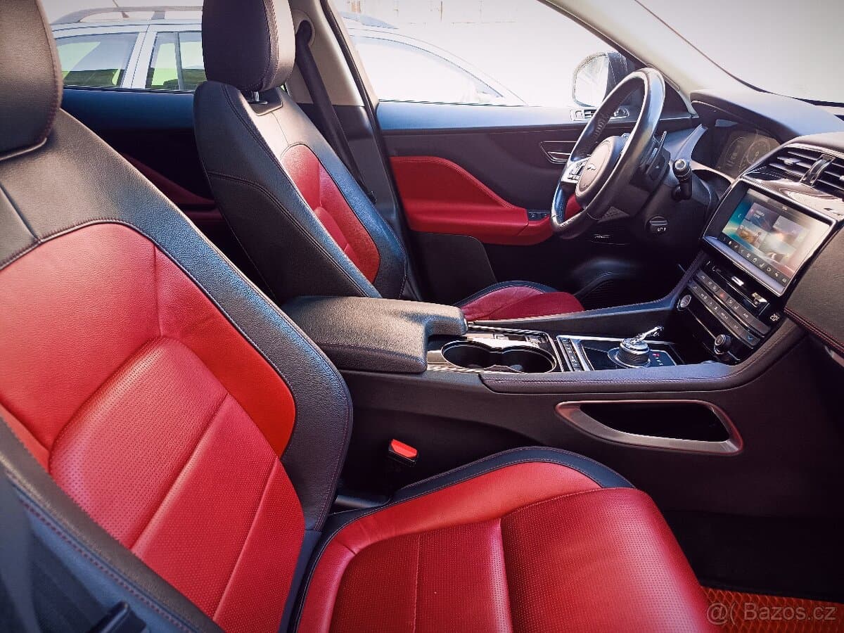 2016 Jaguar F-PACE - 10