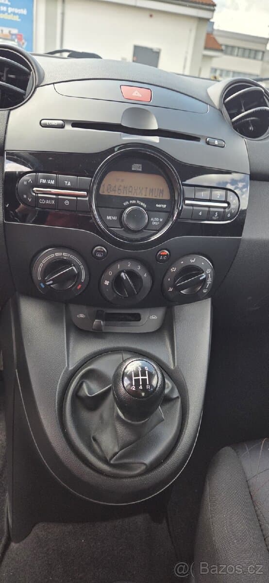 2011 Mazda 2 - 10