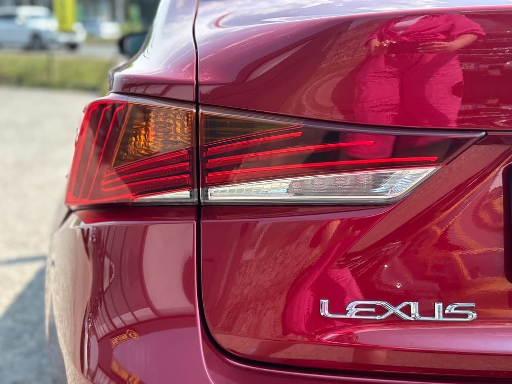 2020 Lexus IS - 10