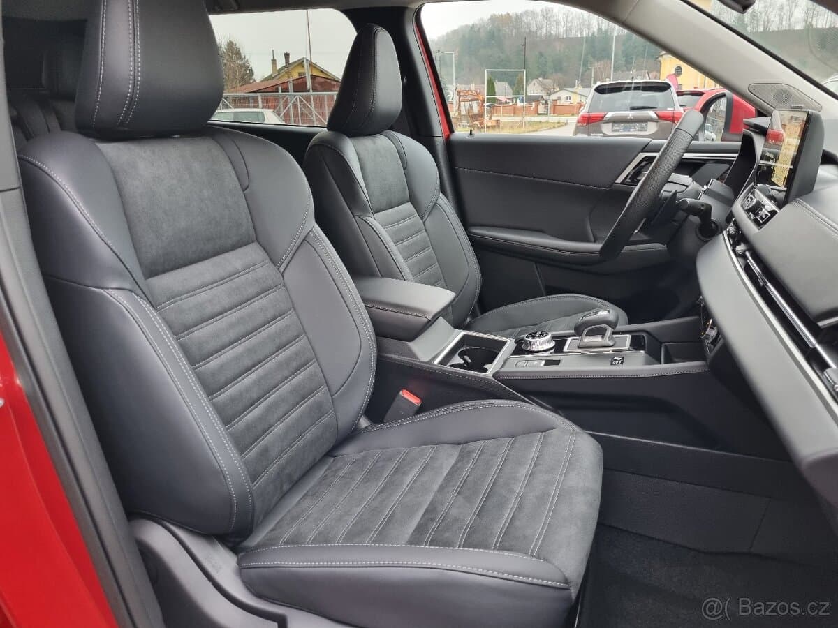 2025 Mitsubishi OUTLANDER - 10