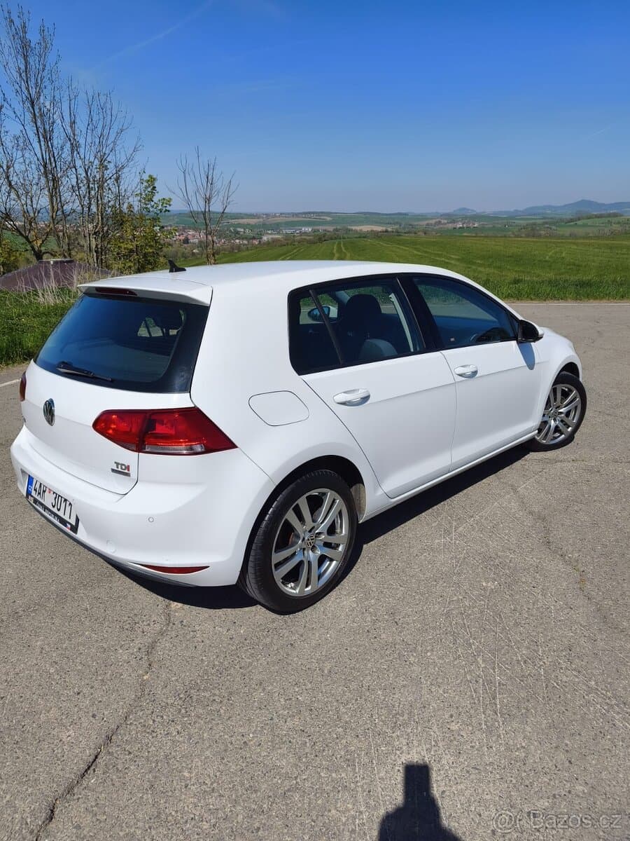 Volkswagen GOLF - 10