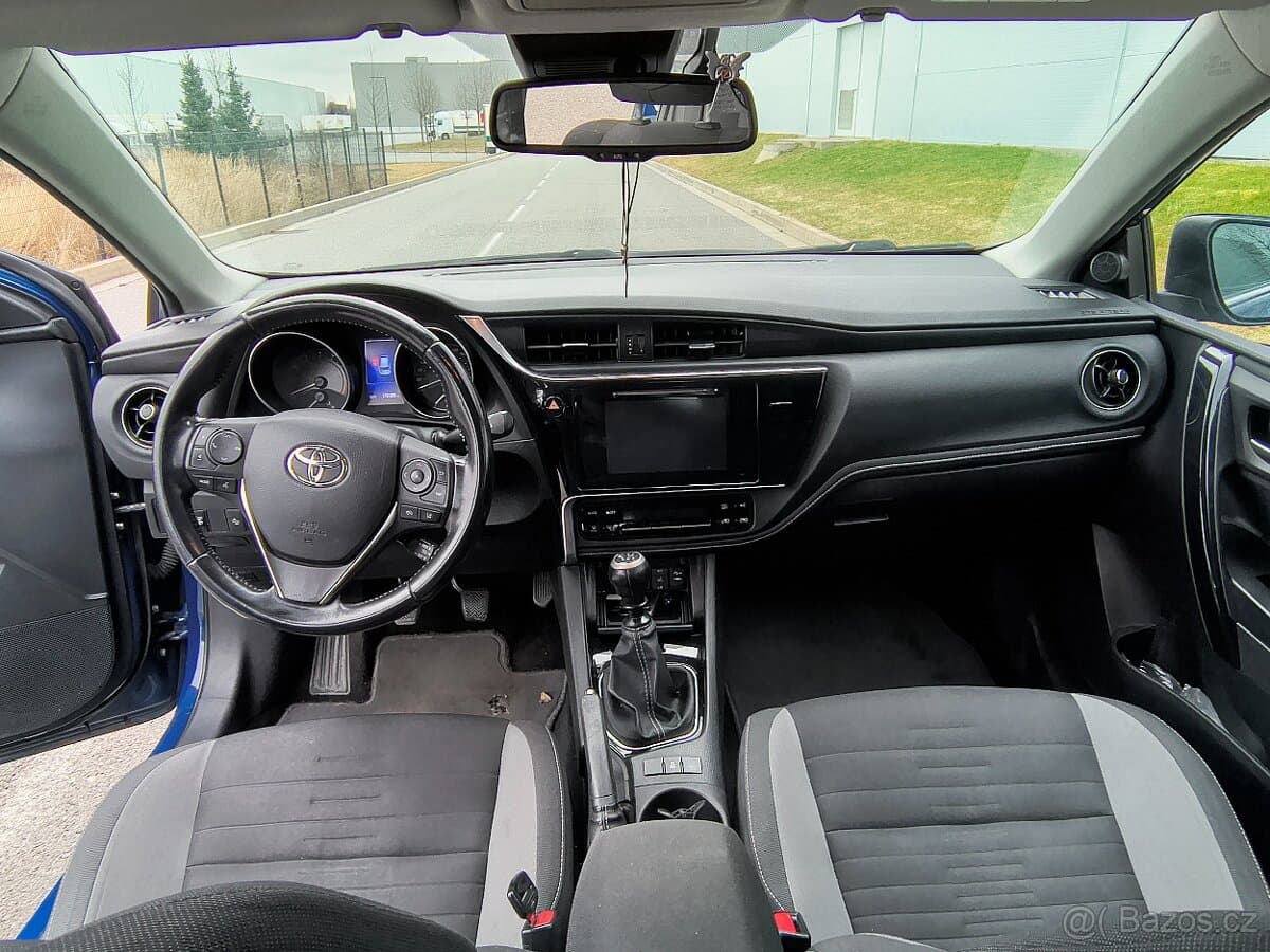 2017 Toyota AURIS - 10