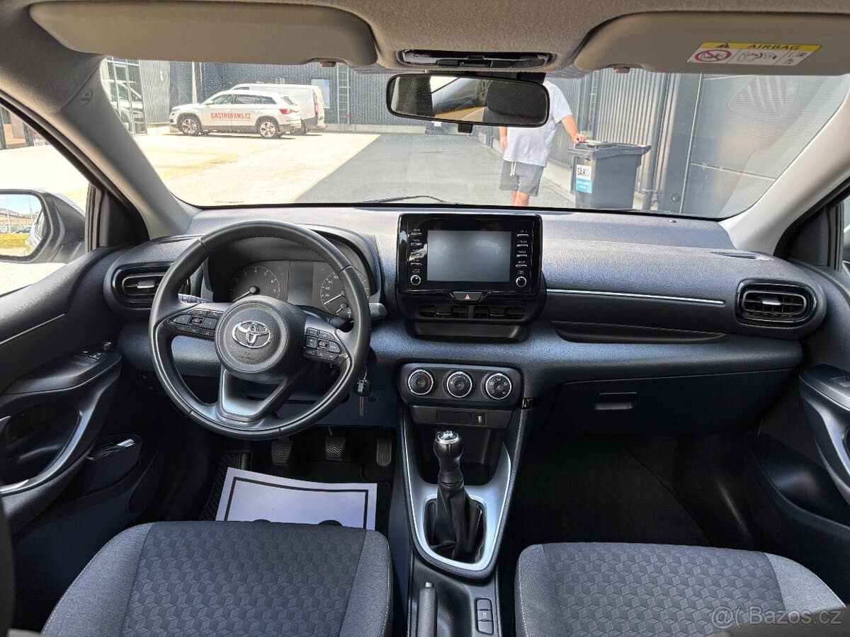 2023 Toyota YARIS - 10