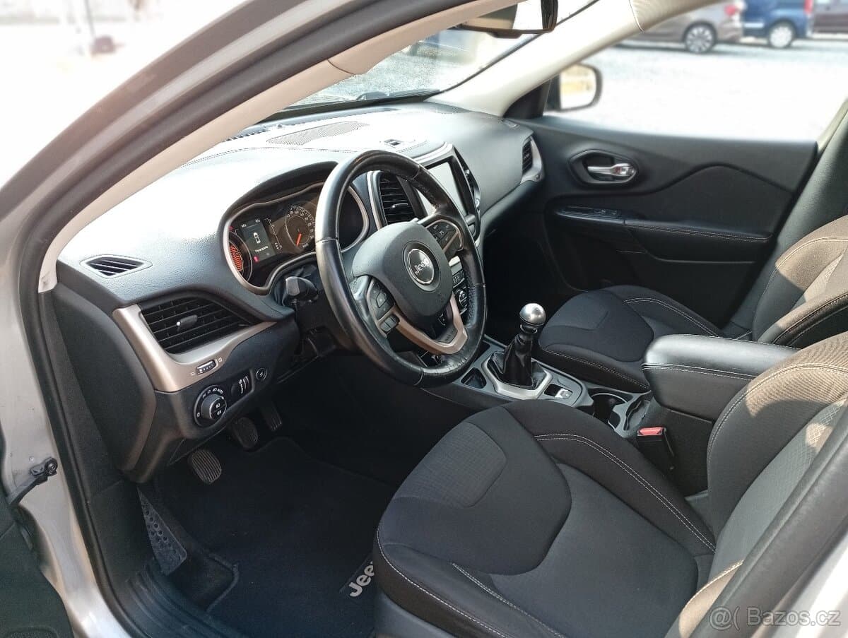 2015 Jeep CHEROKEE - 10