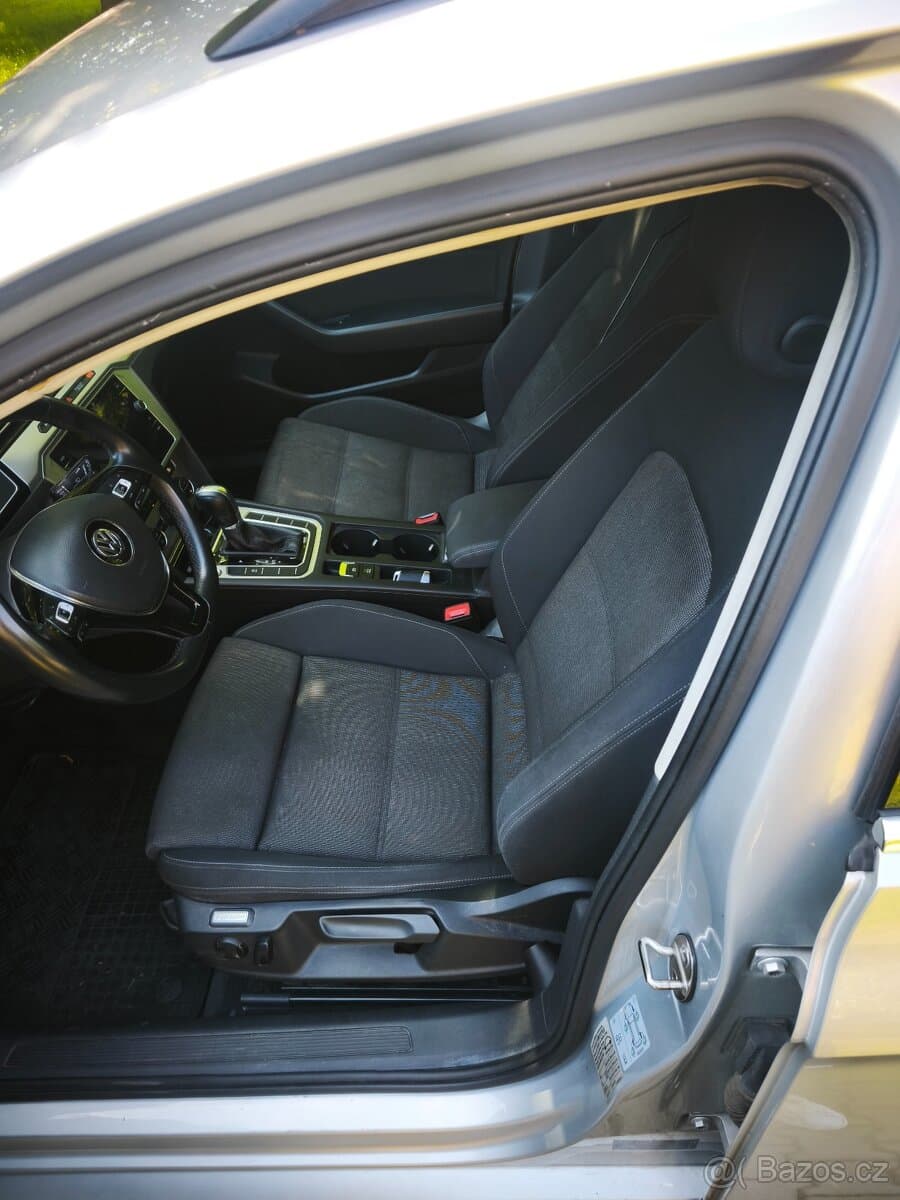 2019 Volkswagen PASSAT - 10