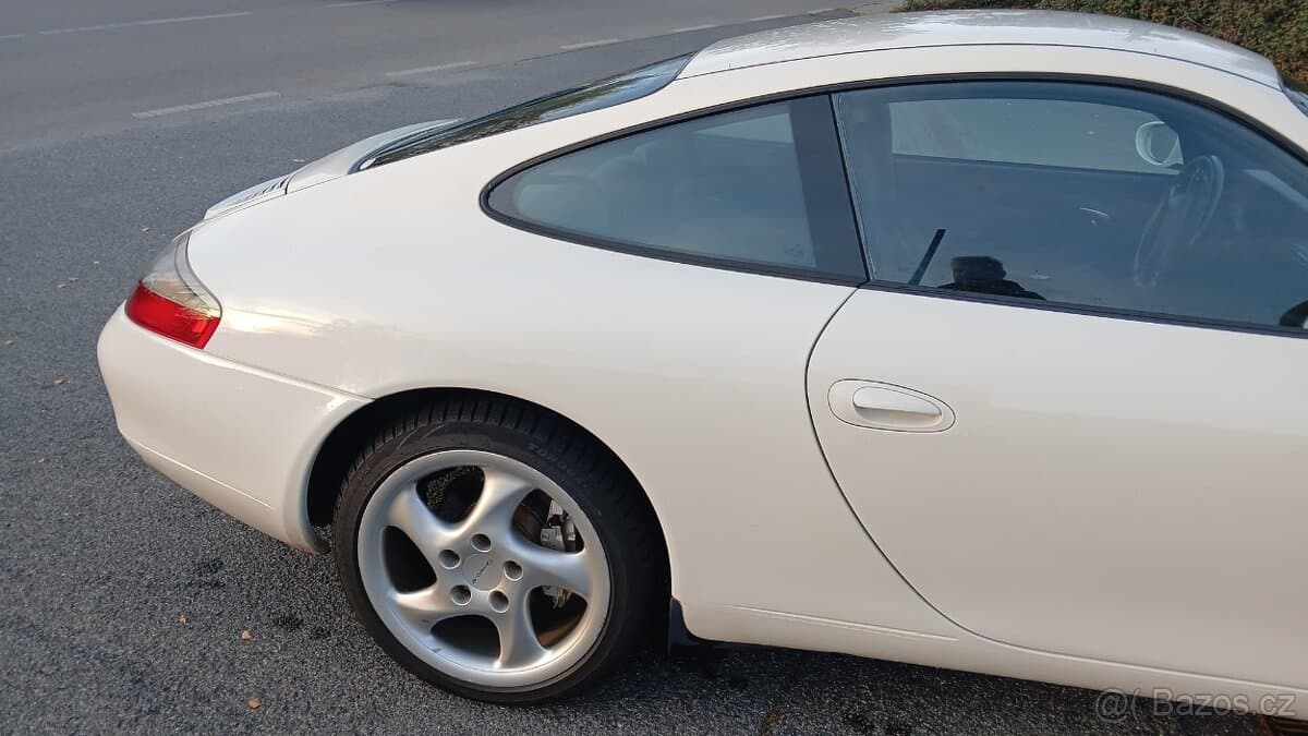 2001 Porsche 911 - 10