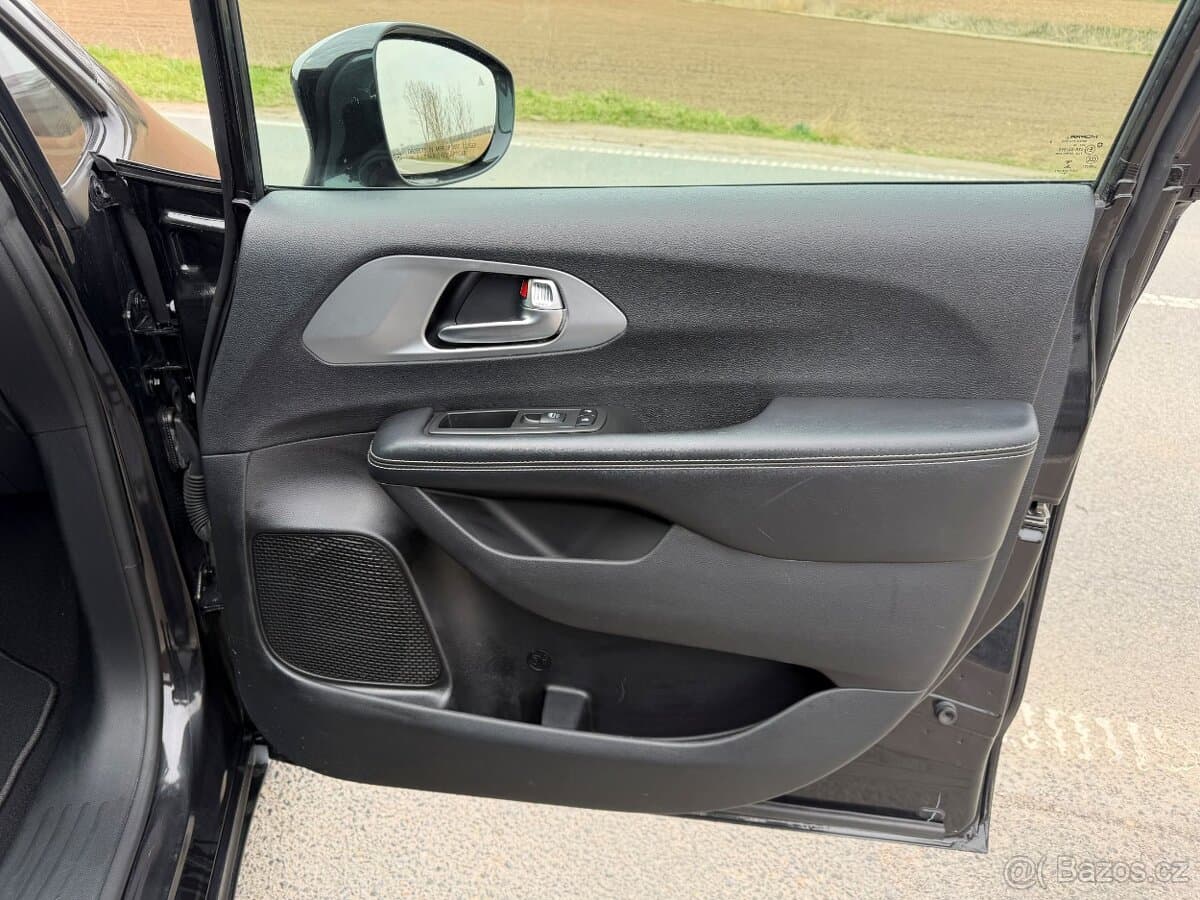 2019 Chrysler PACIFICA - 10