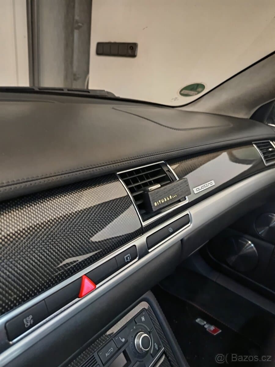 2008 Audi S8 - 10
