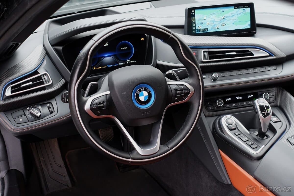 2020 BMW i8 - 10