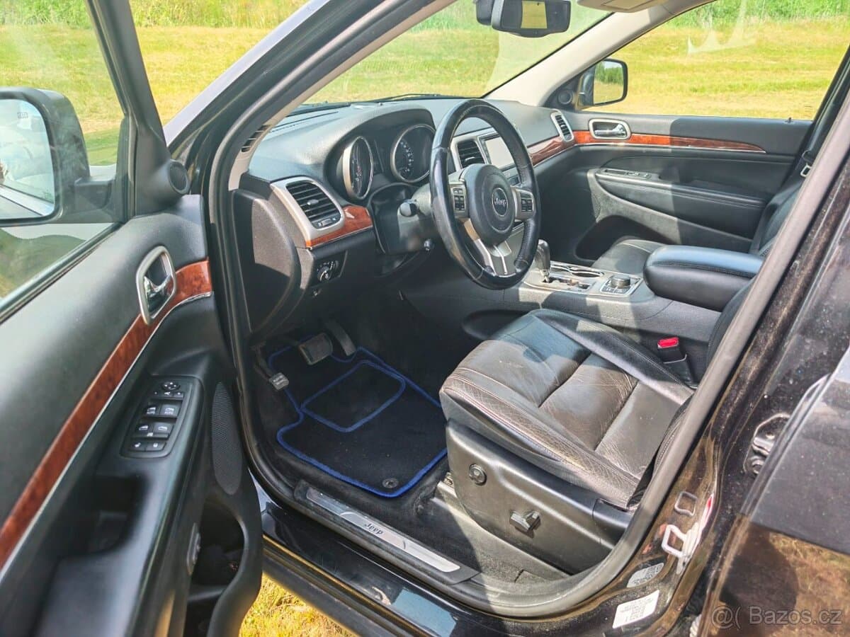 2013 Jeep CHEROKEE - 10