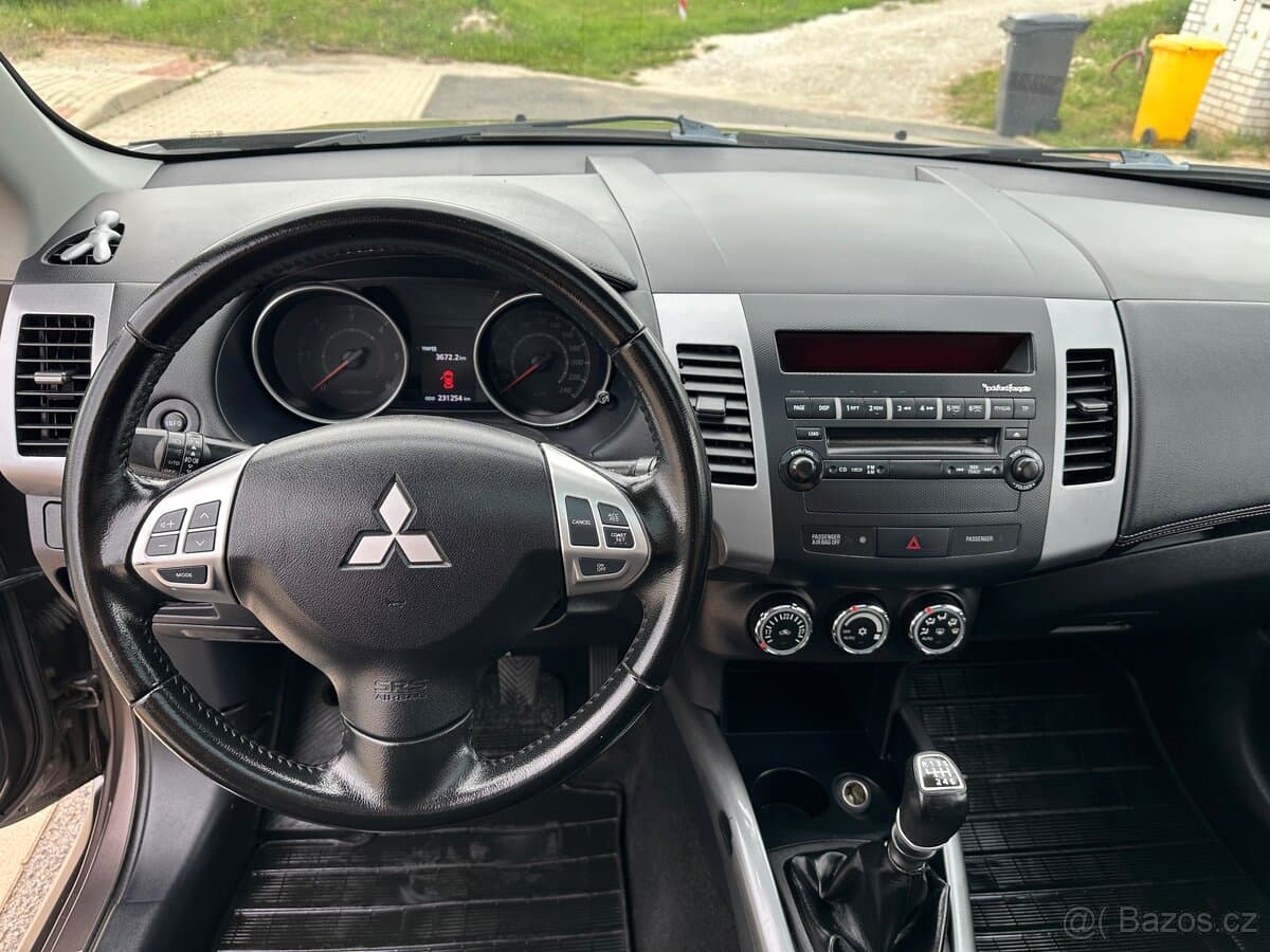 2012 Mitsubishi OUTLANDER - 10