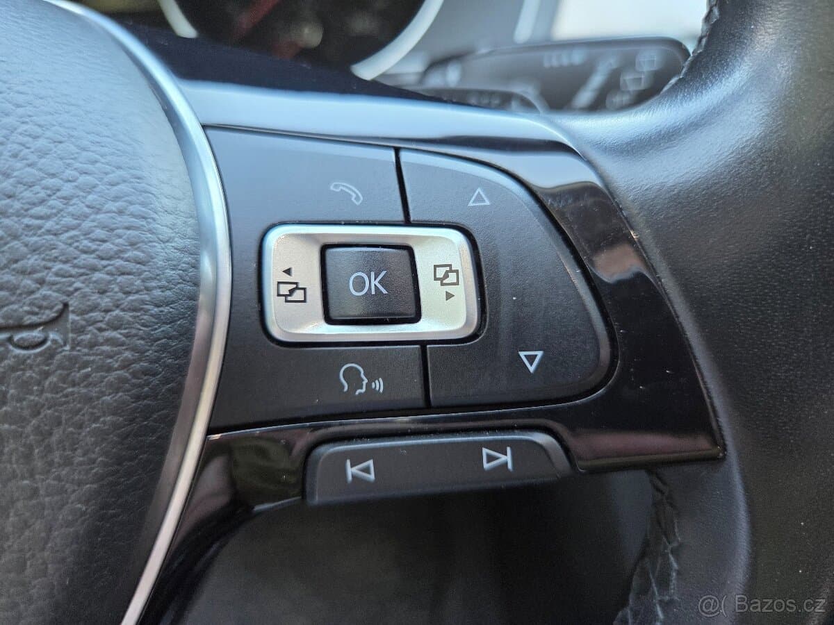 2016 Volkswagen PASSAT - 10