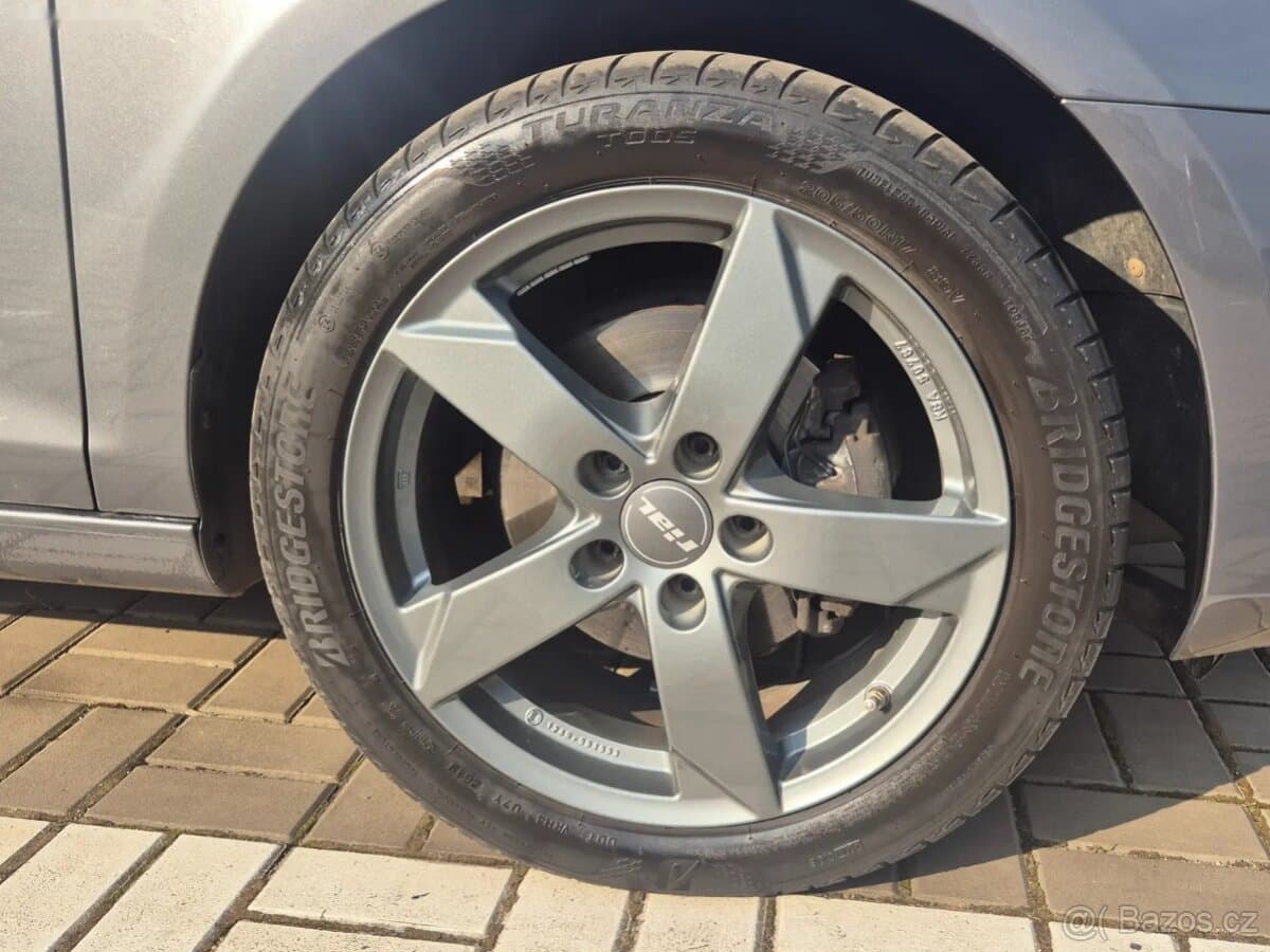 2011 Volkswagen GOLF - 10