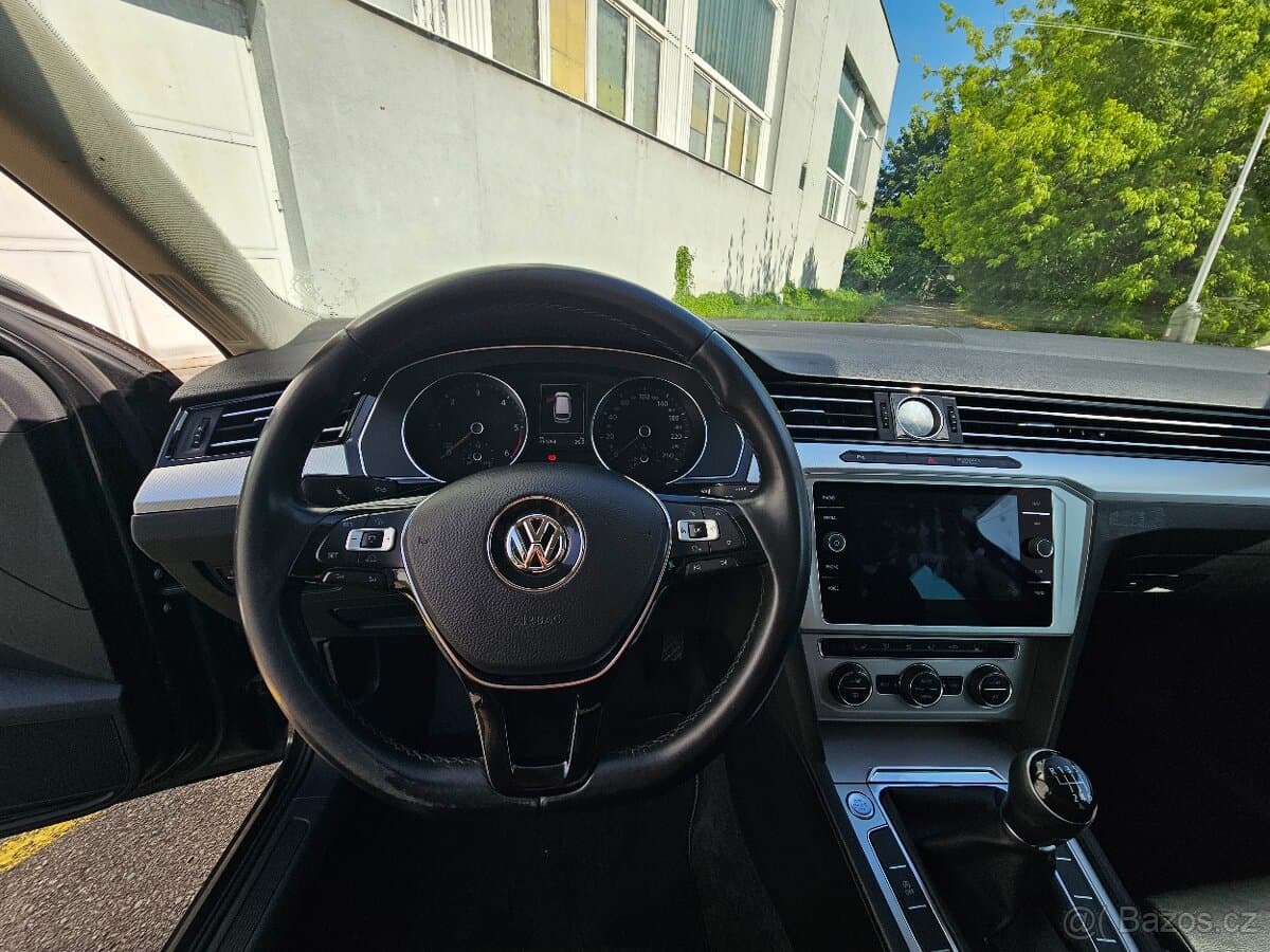 2018 Volkswagen PASSAT - 10