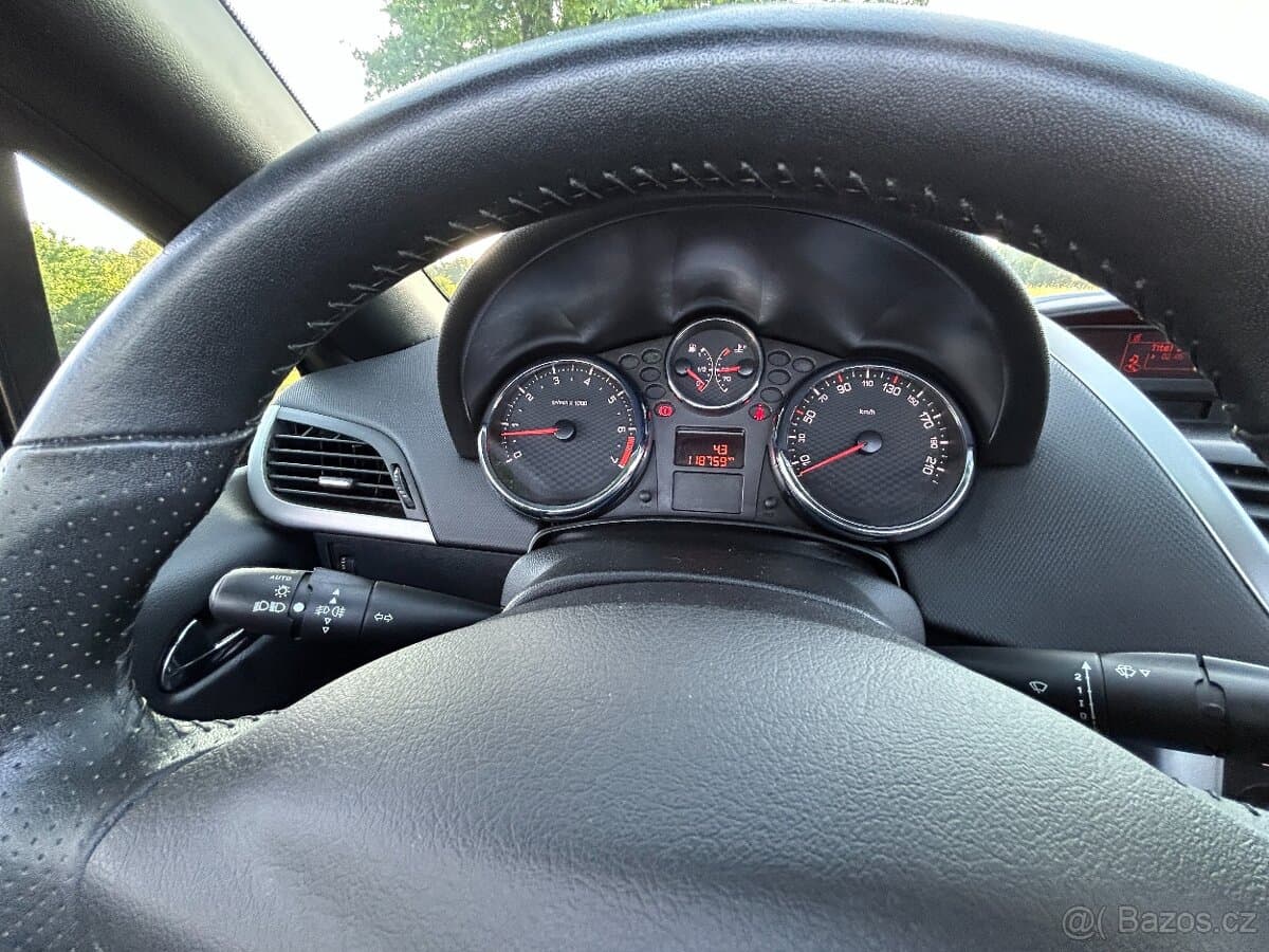 2015 Peugeot 207 - 10