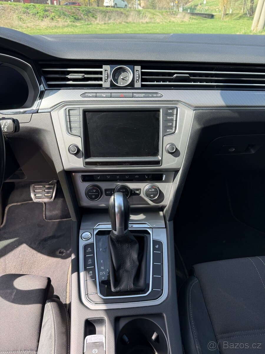 Volkswagen PASSAT - 10