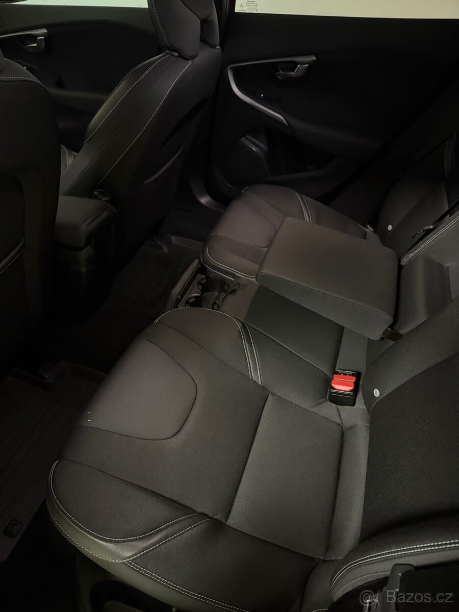 2019 Volvo V40 - 10