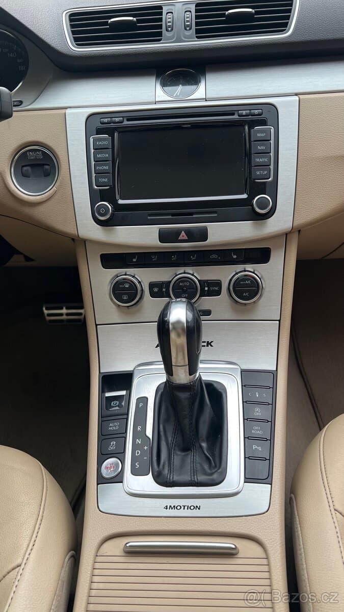 2012 Volkswagen PASSAT - 10