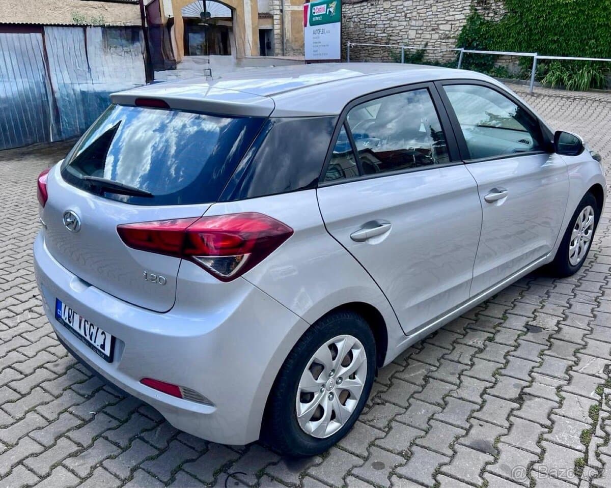 2017 Hyundai i20 - 10