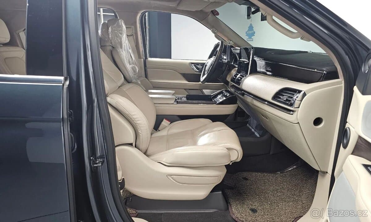 2021 Lincoln NAVIGATOR - 10