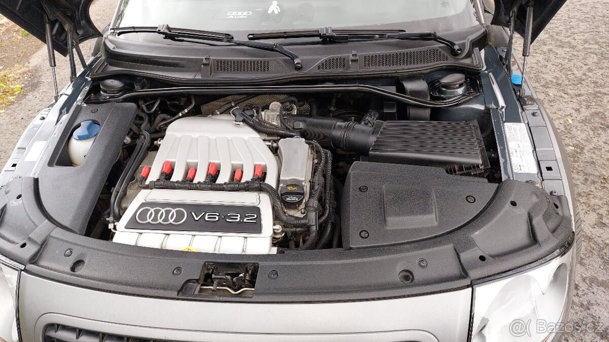 2004 Audi TT - 10