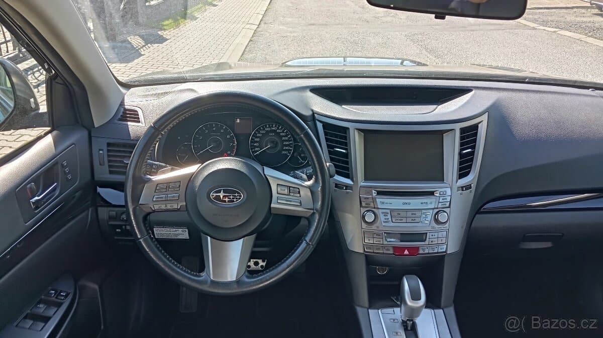 2010 Subaru OUTBACK - 10