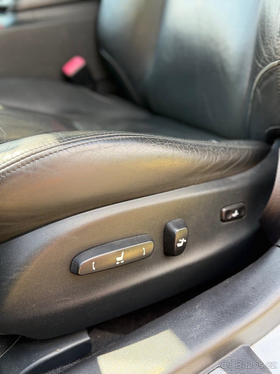 2005 Lexus IS - 10
