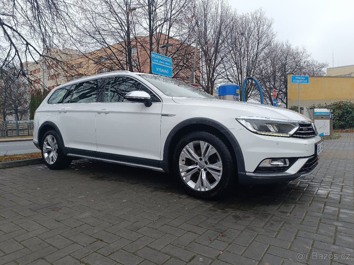 2017 Volkswagen PASSAT - 10