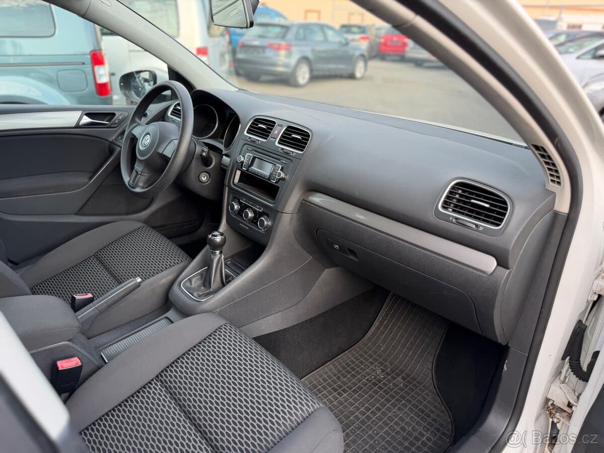 2010 Volkswagen GOLF - 10