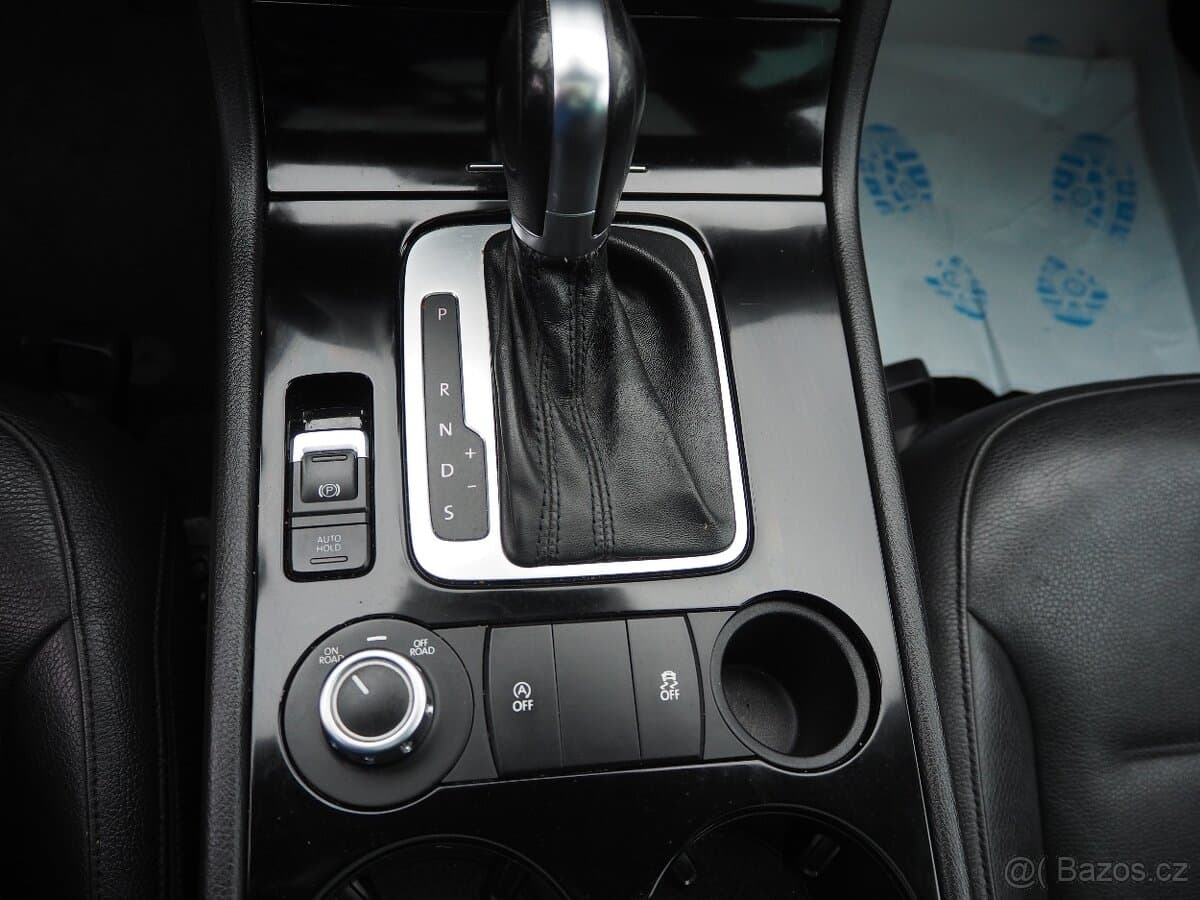 2012 Volkswagen TOUAREG - 10