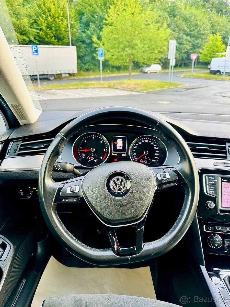 2016 Volkswagen PASSAT - 10