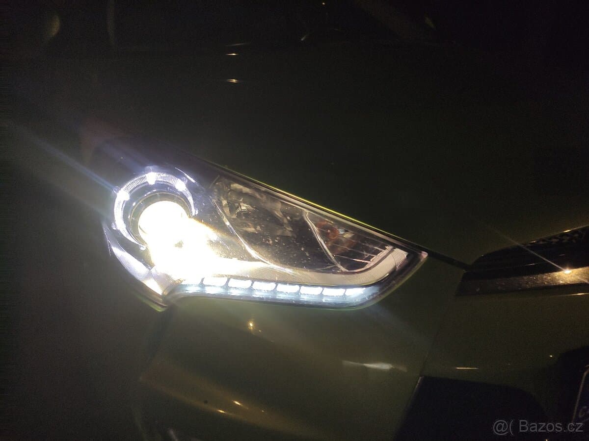 2011 Hyundai VELOSTER - 10