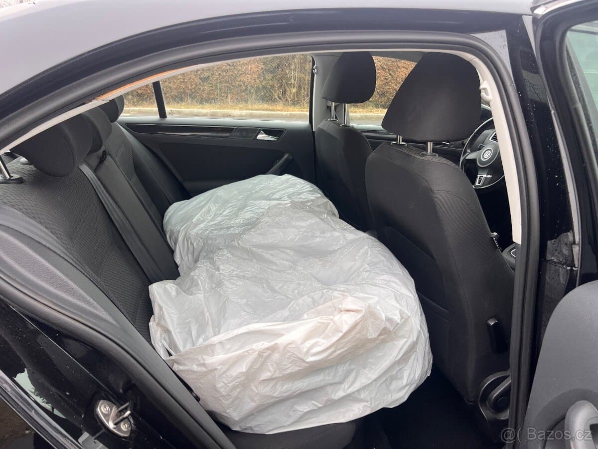 2011 Volkswagen JETTA - 10
