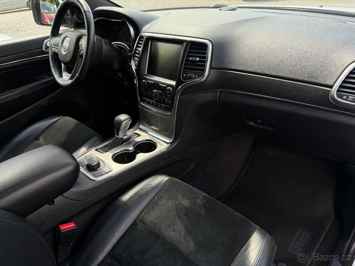 2018 Jeep CHEROKEE - 10