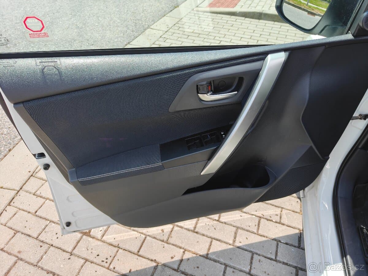 2013 Toyota AURIS - 10