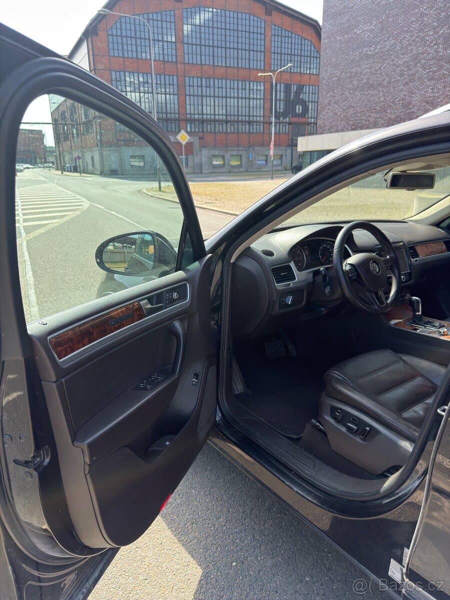 2010 Volkswagen TOUAREG - 10