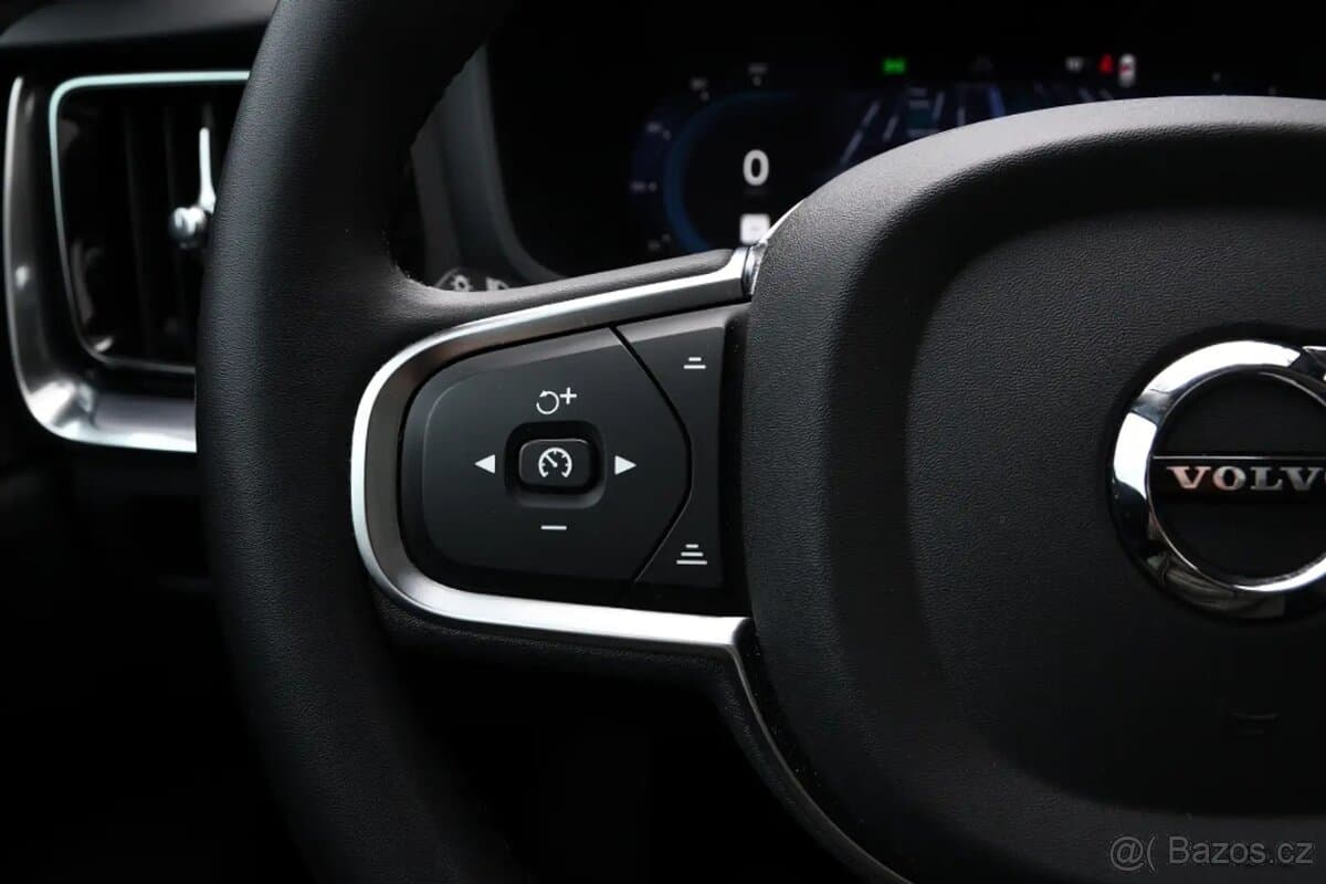 2025 Volvo S60 - 10