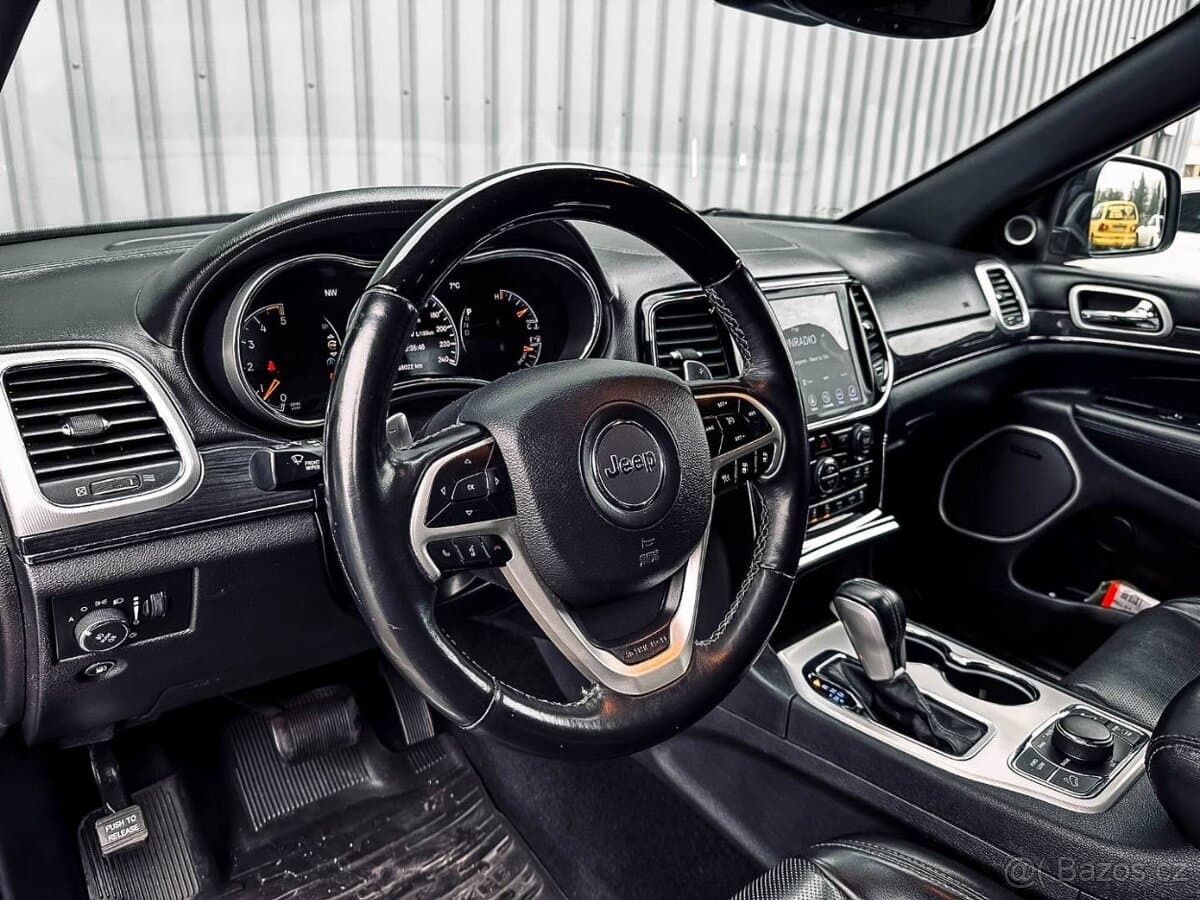 2020 Jeep CHEROKEE - 10