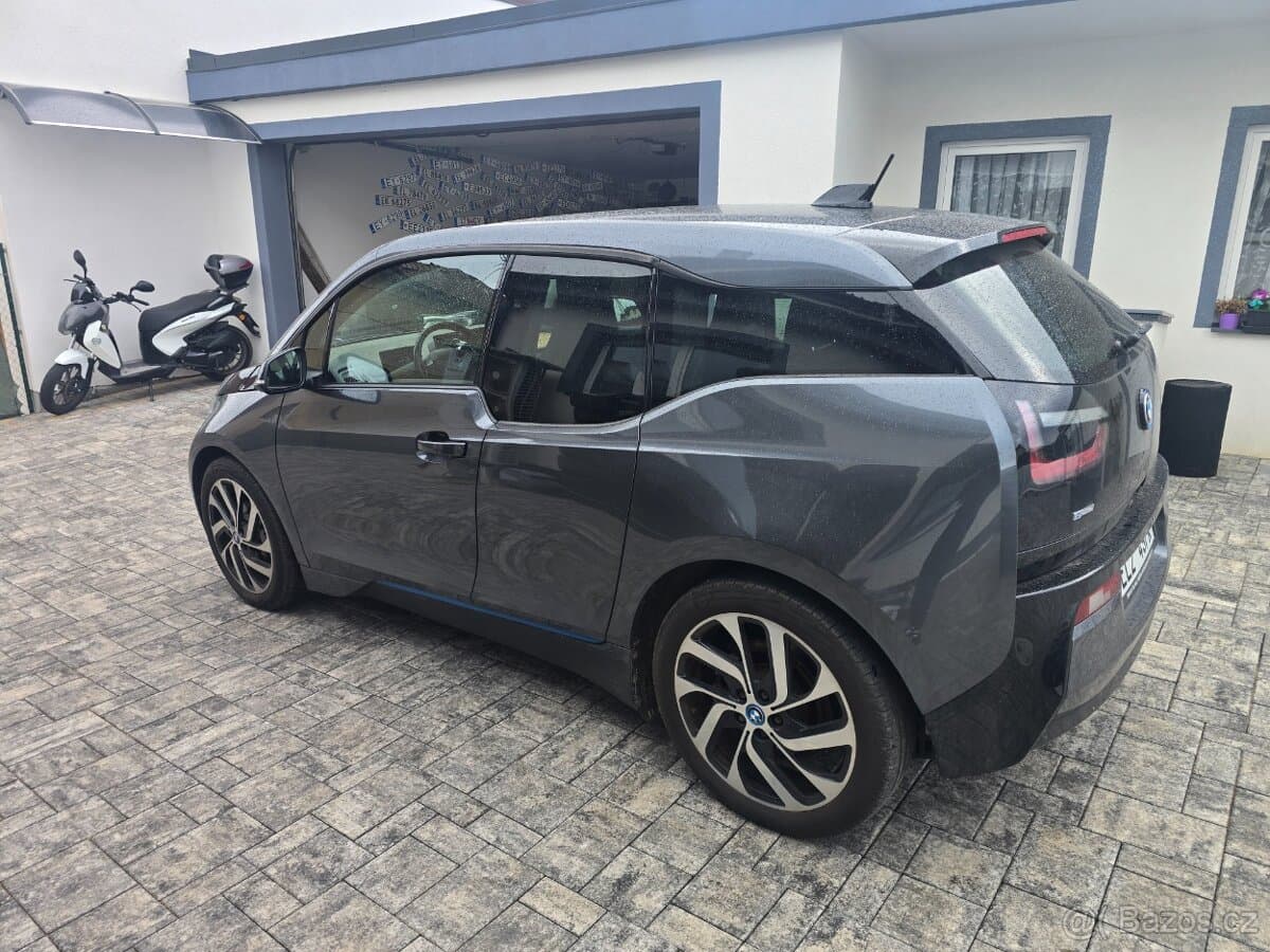 2016 BMW i3 - 10