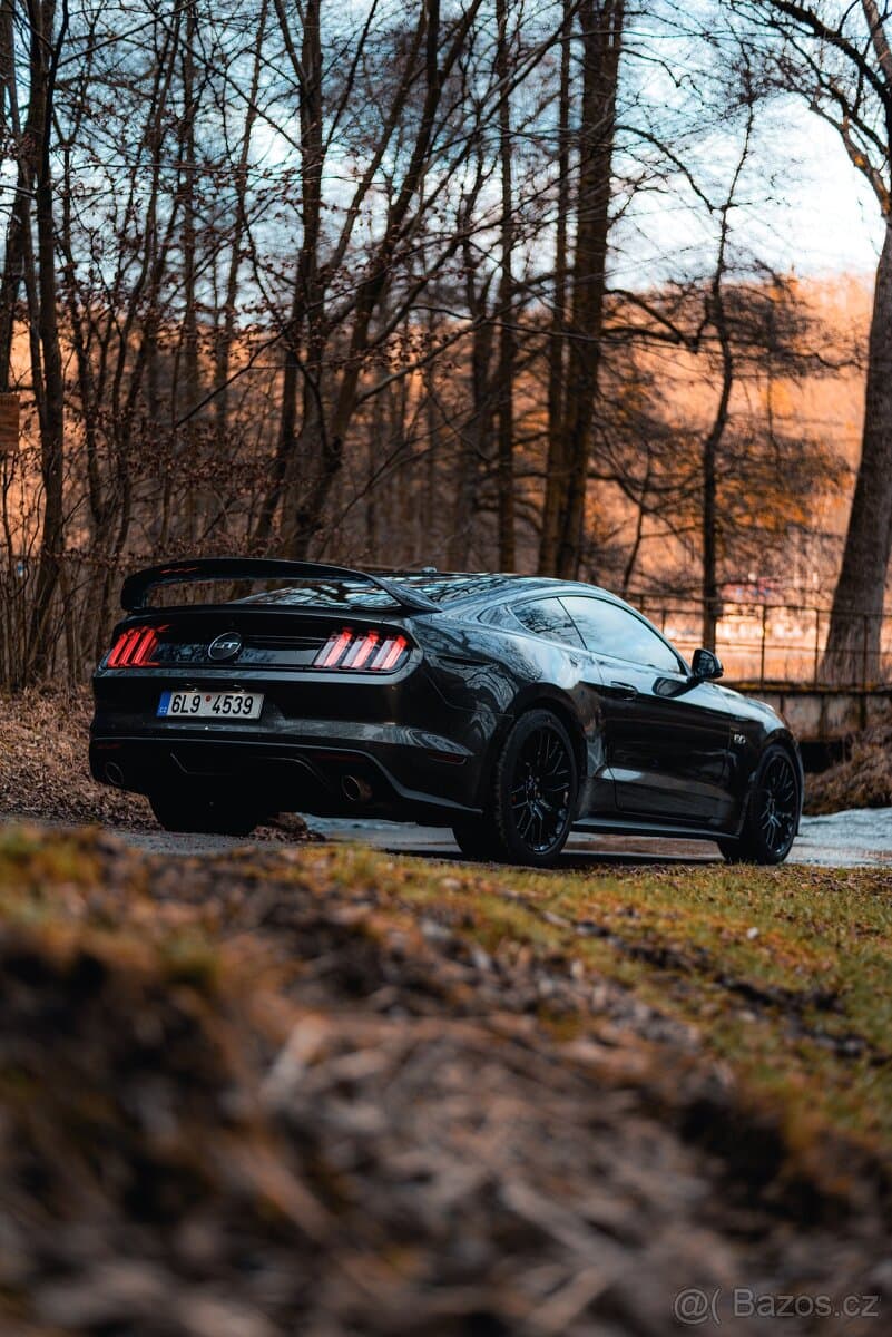 2017 Ford MUSTANG - 10