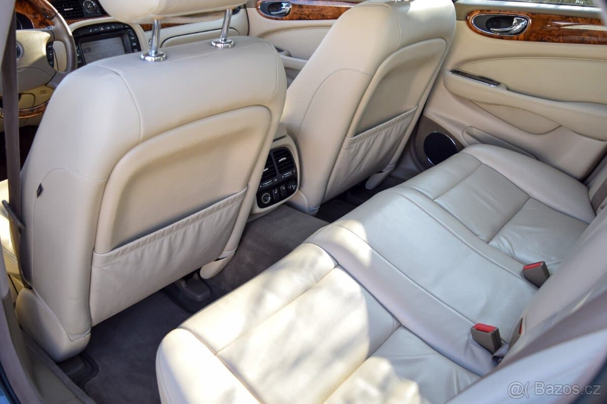 2004 Jaguar XJ - 10