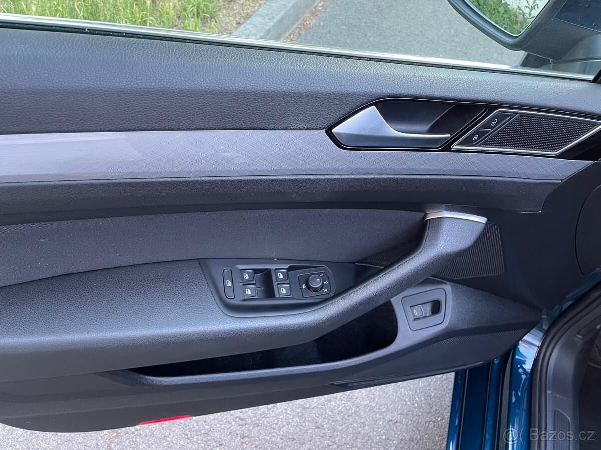 2022 Volkswagen PASSAT - 10