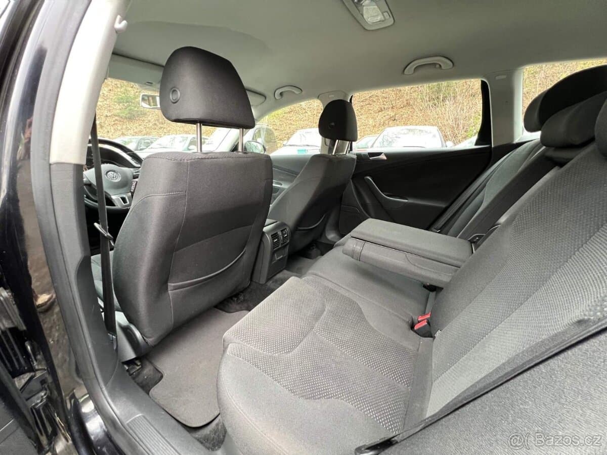 2010 Volkswagen PASSAT - 10