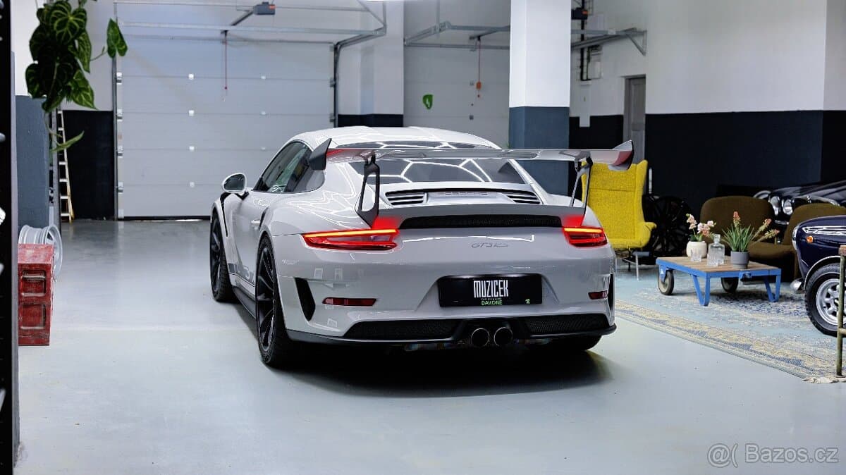 2018 Porsche 911 - 10