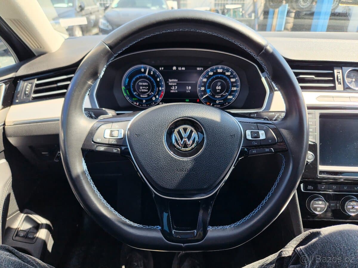 2015 Volkswagen PASSAT - 10