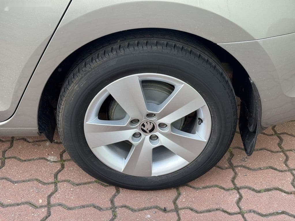 2015 Škoda RAPID - 10